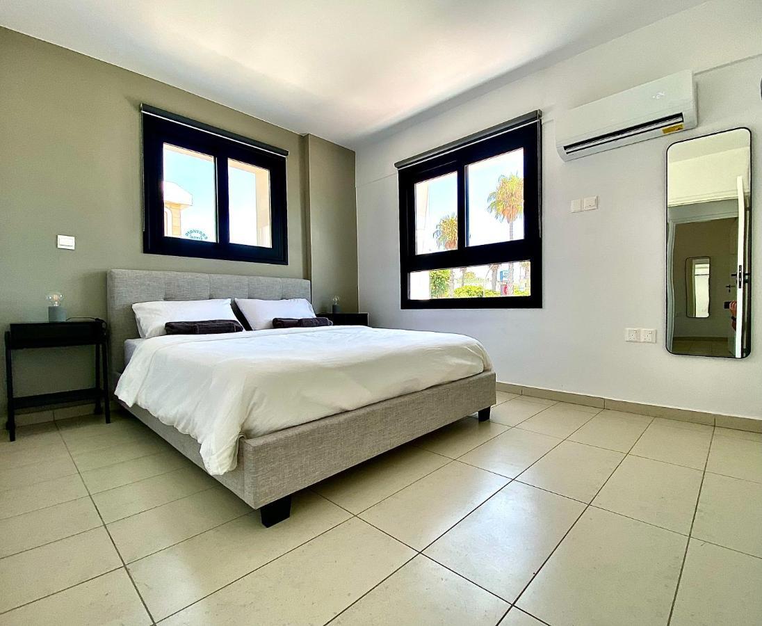Sea La Vie #2 - Luxury Seaview Apartment Paphos Exteriör bild